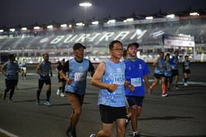 BIB: 13336, 14729, 11016
                            <button type="button" onclick="openModal(10782388)" class="btn btn-primary btn-sm float-right btn-popup" data-toggle="modal" data-target=".modal-high-quality">
                        <i class="fas fa-shopping-cart"></i> Add to Cart
                    </button>
                                            <button type="button" onclick="isThisMe(10782388, true)" class="btn btn-success btn-sm float-right btn-popup btn-isme hidden" data-toggle="tooltip" data-placement="bottom" title="นี่คือรูปของคุณใช่ไหม คลิกที่นี่เพื่อเอาเข้าอัลบั้ม">
                        <i class="fas fa-plus"></i> Add to album
                    </button>
                    <button type="button" onclick="isThisMe(10782388, false)" class="btn btn-warning btn-sm float-right btn-popup btn-isnotme hidden">
                        <i class="fas fa-ban"></i> Remove from album
                    </button>